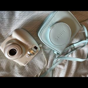 White INSTAX mini 7s
